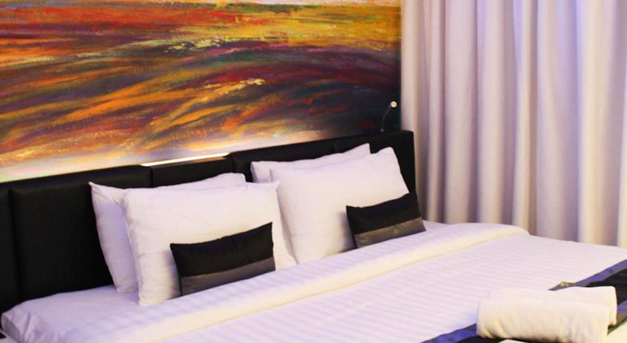 Отель Aspira Skyy Sukhumvit 1