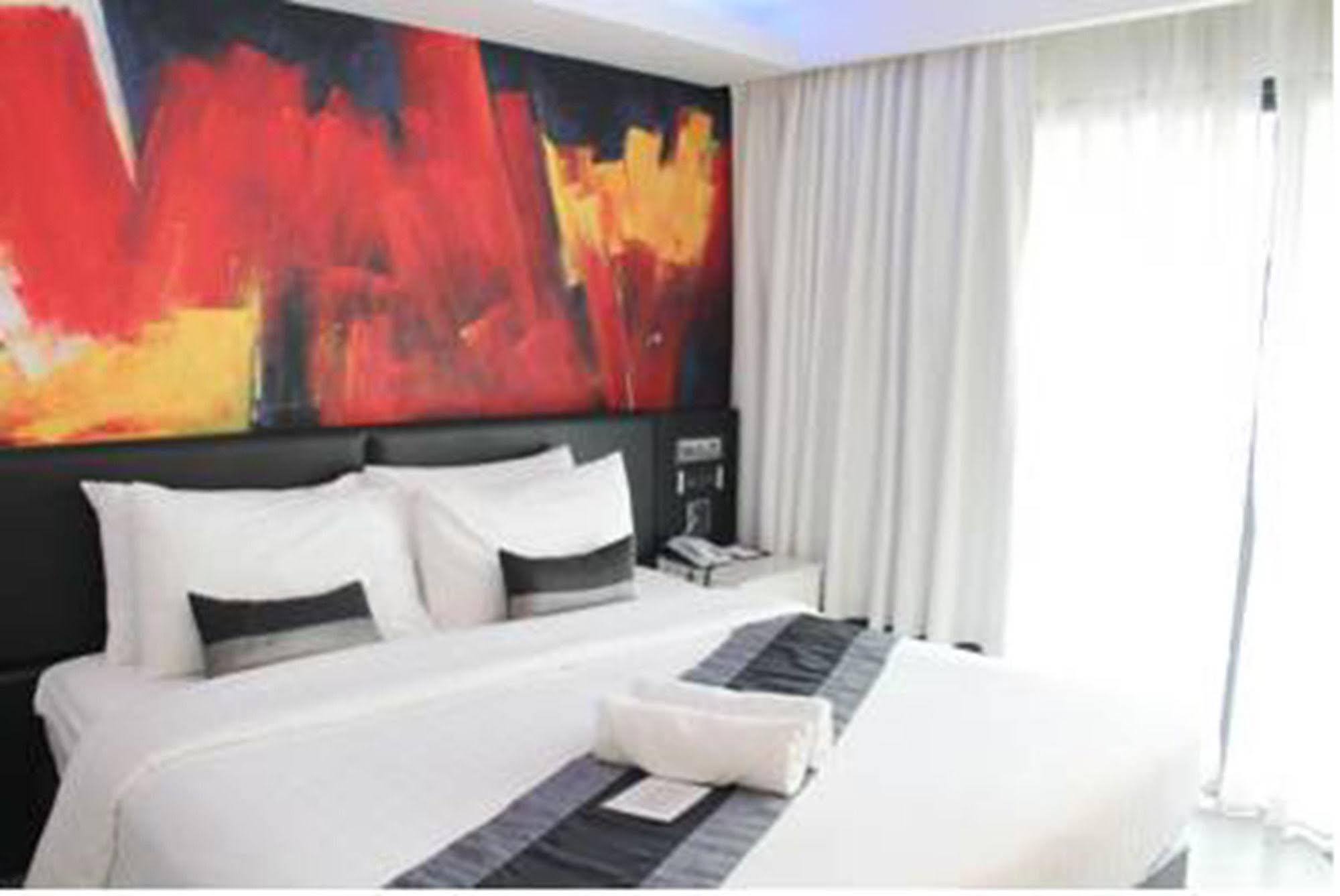 Aspira Skyy Sukhumvit 1 4* Бангкок