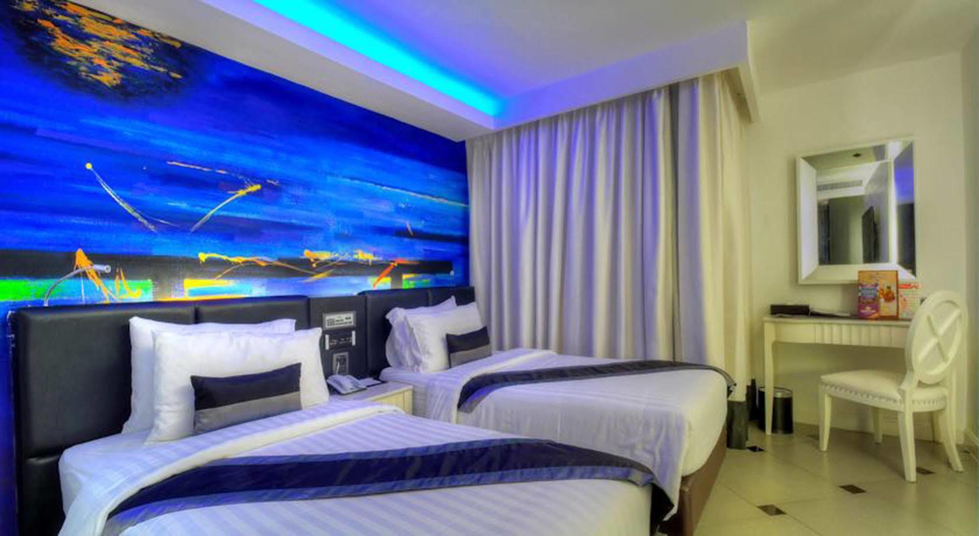 Aspira Skyy Sukhumvit 1 Отель Бангкок